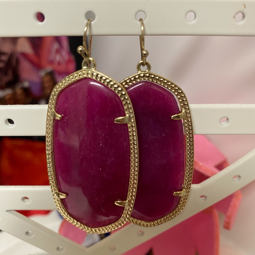 Kendra scott earrings!!
